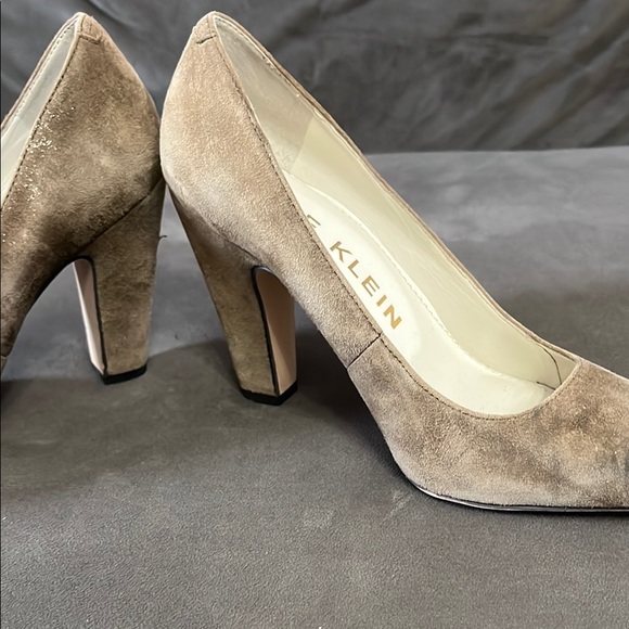 Anne Klein Tan Suede Heels Elegant Pointed-Toe - Picture 2 of 7